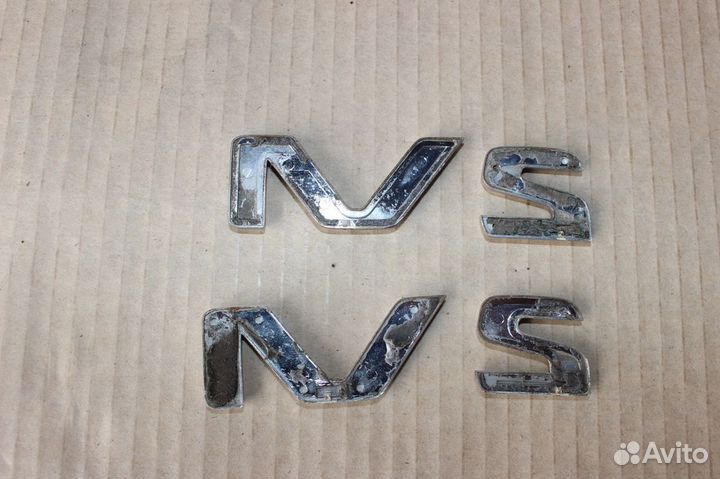 Эмблема V12 2шт. Mercedes S-Class W140