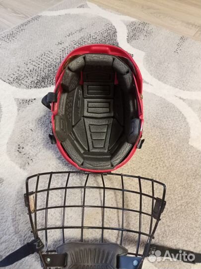 Хоккейный шлем