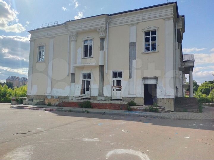 Здание, 5600 м²
