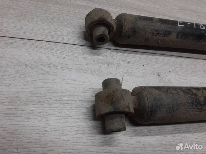 Амортизатор задний Toyota Corolla E18