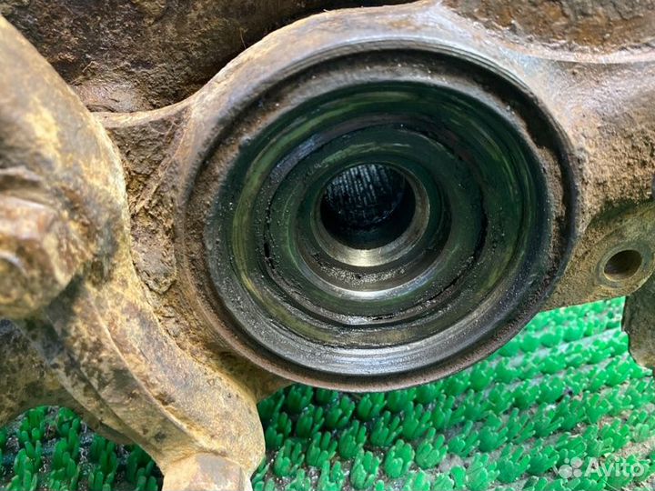 Кулак поворотный передний правый Лада Нива 2004