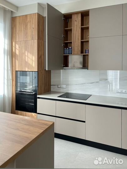 Кухонный гарнитур бежевый с островом