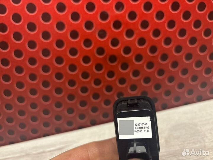 Кнопка открывания багажника Hyundai Santa Fe 2.2