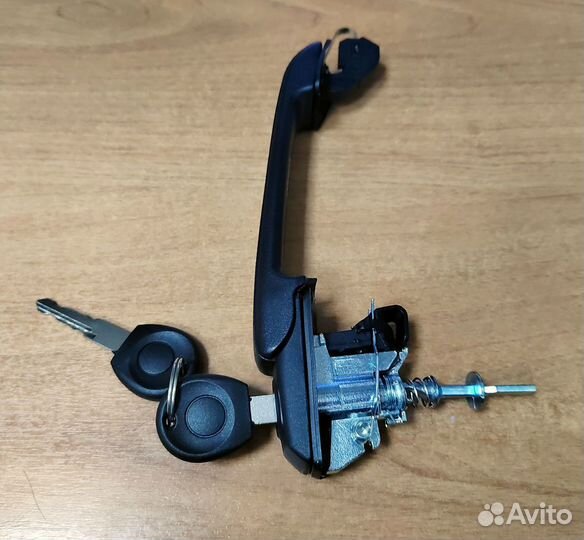 Ручка двери передней (прав, лев) golf 3 / vento