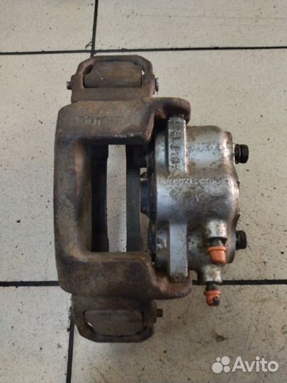 Суппорт передний правый Chevrolet Niva