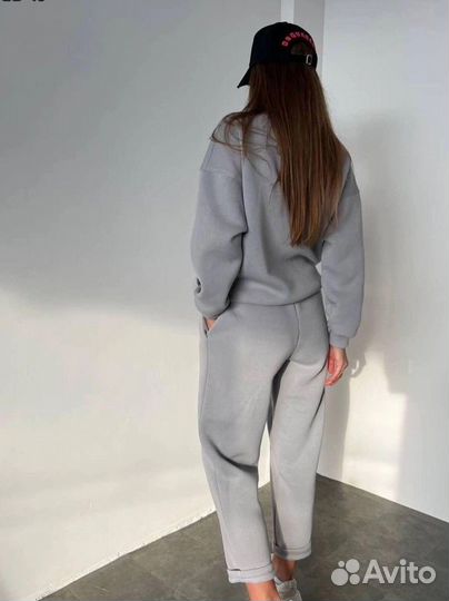 Спортивный костюм женский