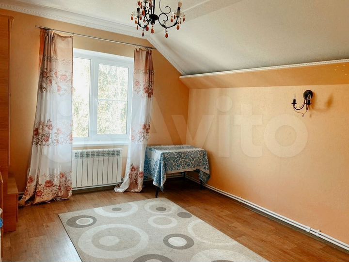 Дом 200 м² на участке 9 сот.