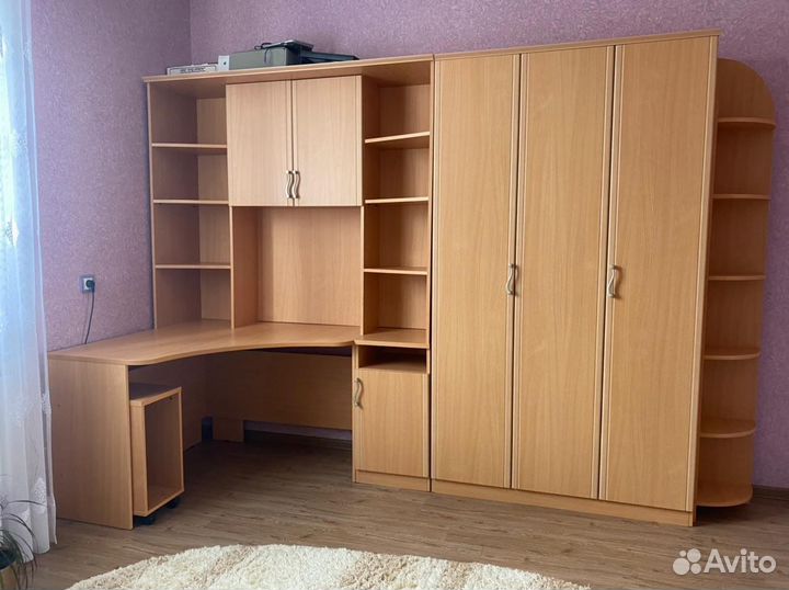 Стенка в комнату