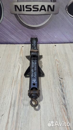 Домкрат Nissan almera N16