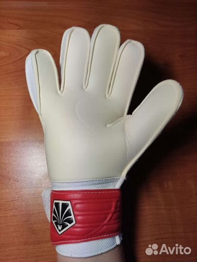Вратарские перчатки футбольные новые