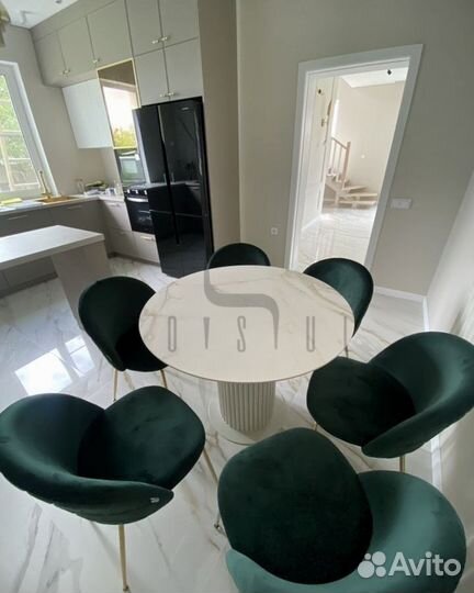 Мягкий стул со спинкой золотой