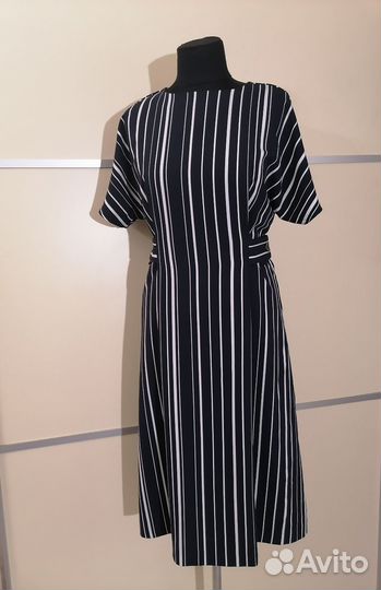 Платье от Warehouse миди в вертикальную полоску