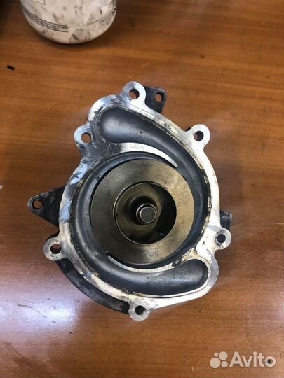 Насос водяной (помпа) Mercedes-Benz R-Klass W251