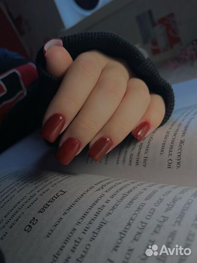 Модель на маникюр
