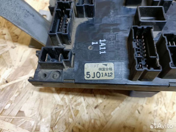 Блок предохранителей Nissan bluebird HNU14 SR20
