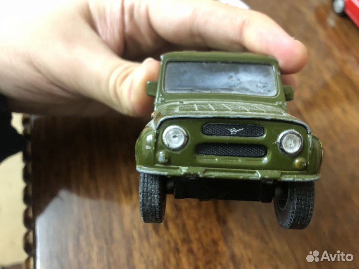 Игрушечные машинки Autotime в среднем состоянии