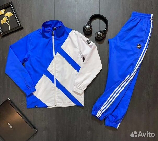 Спортивный костюм adidas