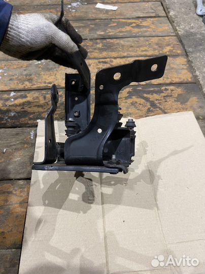 Кронштейн эура Форд Фокус2 1.8,2.0