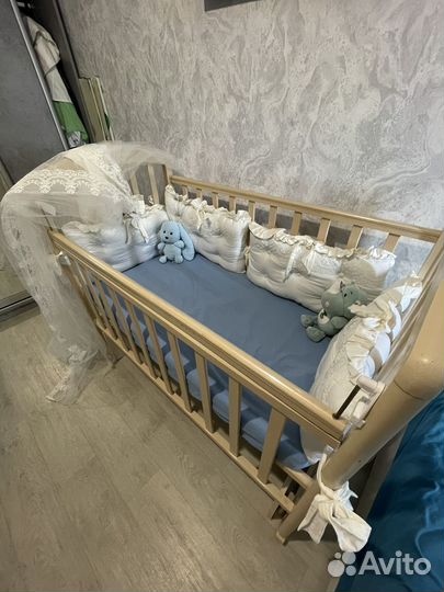 Детская кроватка с поперечным маятником