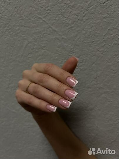 Модель на маникюр