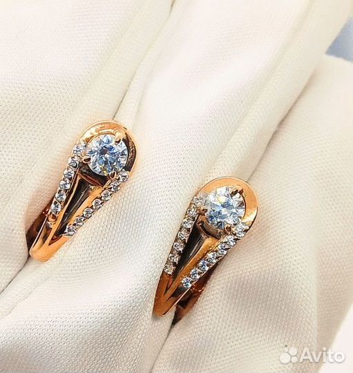 Серьги с синтетическим камнем Золото