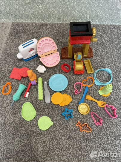 Детские игрушки (машинки,мозайки,киндеры)