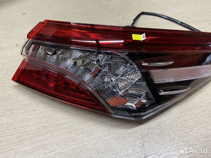 Фонарь задний правый GR-Sport Toyota Camry 75