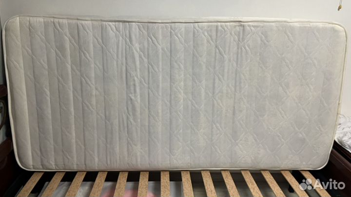 Кровать с матрасом 90*200