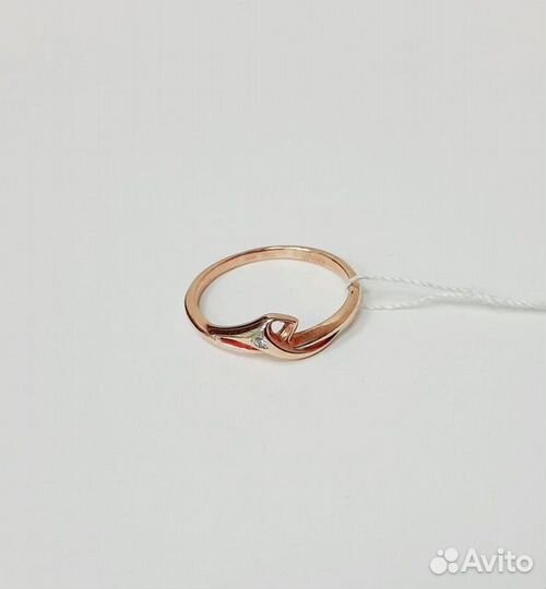 Золотое кольцо с камнем 17р