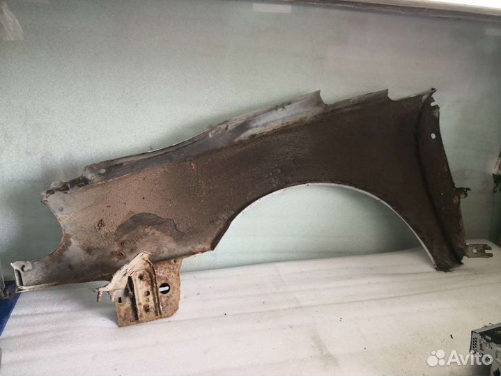 Крыло переднее правое Renault Laguna 1