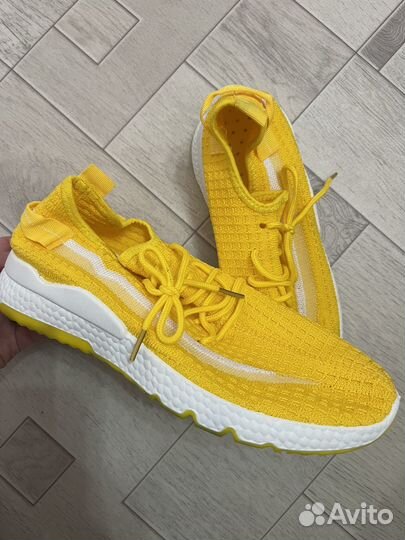 Продам кроссовки