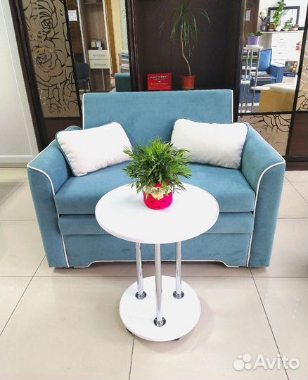 Стол журнальный на колёсиках новый белый, венге