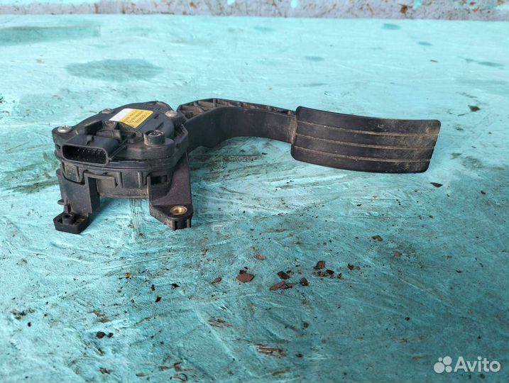 Педаль газа Renault Logan 2