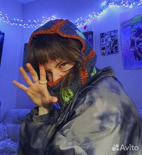 Вязаный капор с черепами, ручная работа