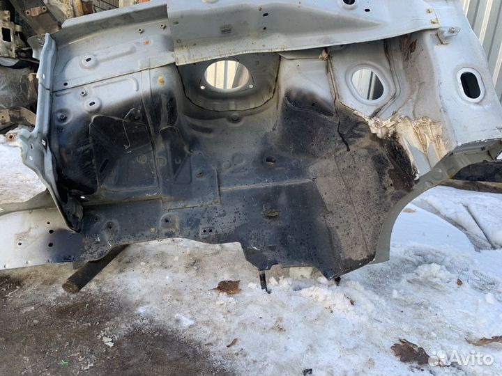 Левый стакан с лонжероном Mitsubishi airtrek