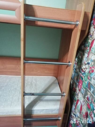 Двухъярусная кровать