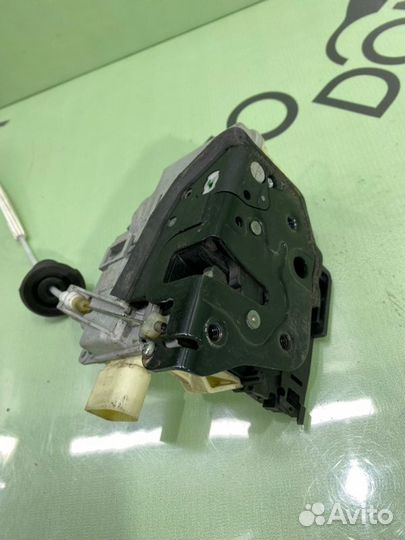 Замок боковой двери передний правый Audi Q7 4L