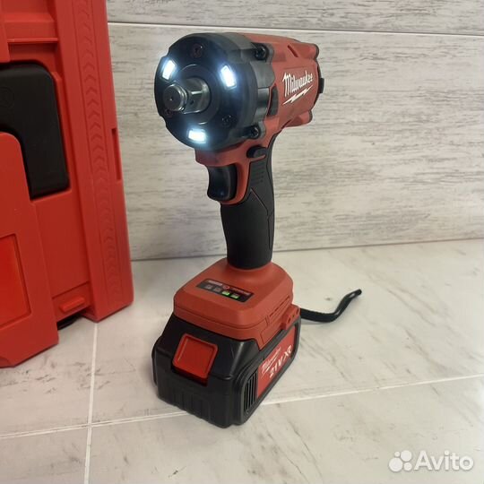 Гайковерт аккумуляторны Milwaukee 350 N.m