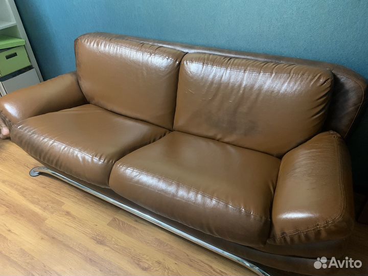 Диван с креслом