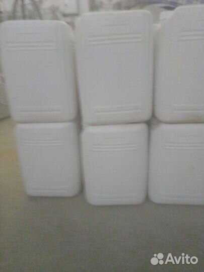 Канистра пластиковая 20 литров хорошее состояние