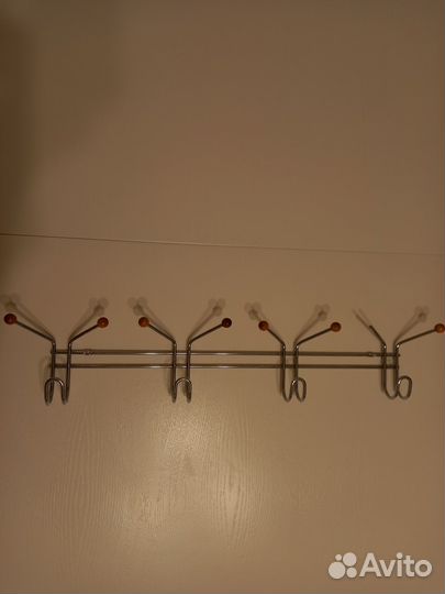 Вешалка настенная и полка настенная в виде тапочка