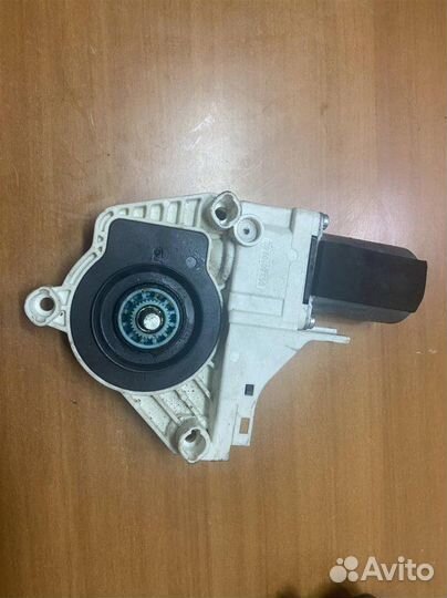 Моторчик стеклоподъемника Audi A4 B8