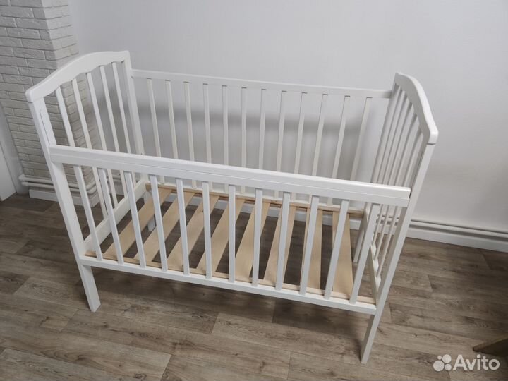 Кровать детская Ascona с маятником и колесиками