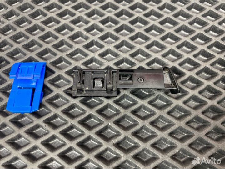 Крепление молдинга двери переднее правое Honda