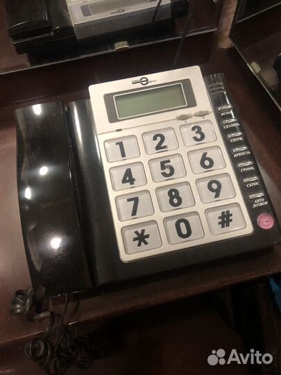 Телефон для пожилых людей с крупными цифрами