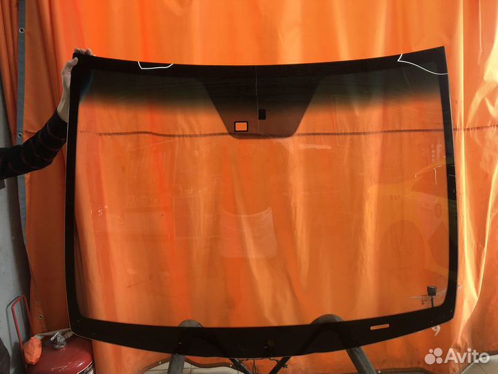 Лобовое стекло на Kia Venga