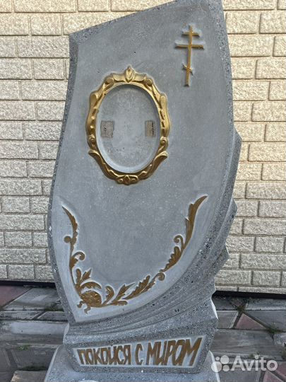 Памятник из бетона