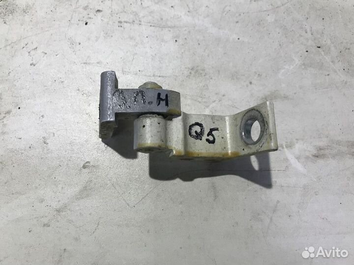 Петля правая нижняя Audi Q5 8R