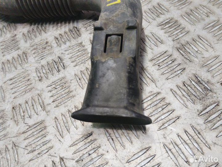 Патрубок воздуховода Renault Logan 2