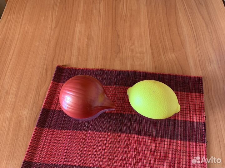 Контейнер для лимона и чеснока